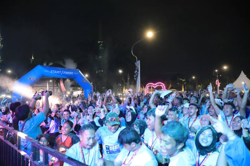 Pelaksanaan Tangerang Color Run Night 2025 terlihat meriah karena dihadiri 1.200 peserta dari berbagai daerah.