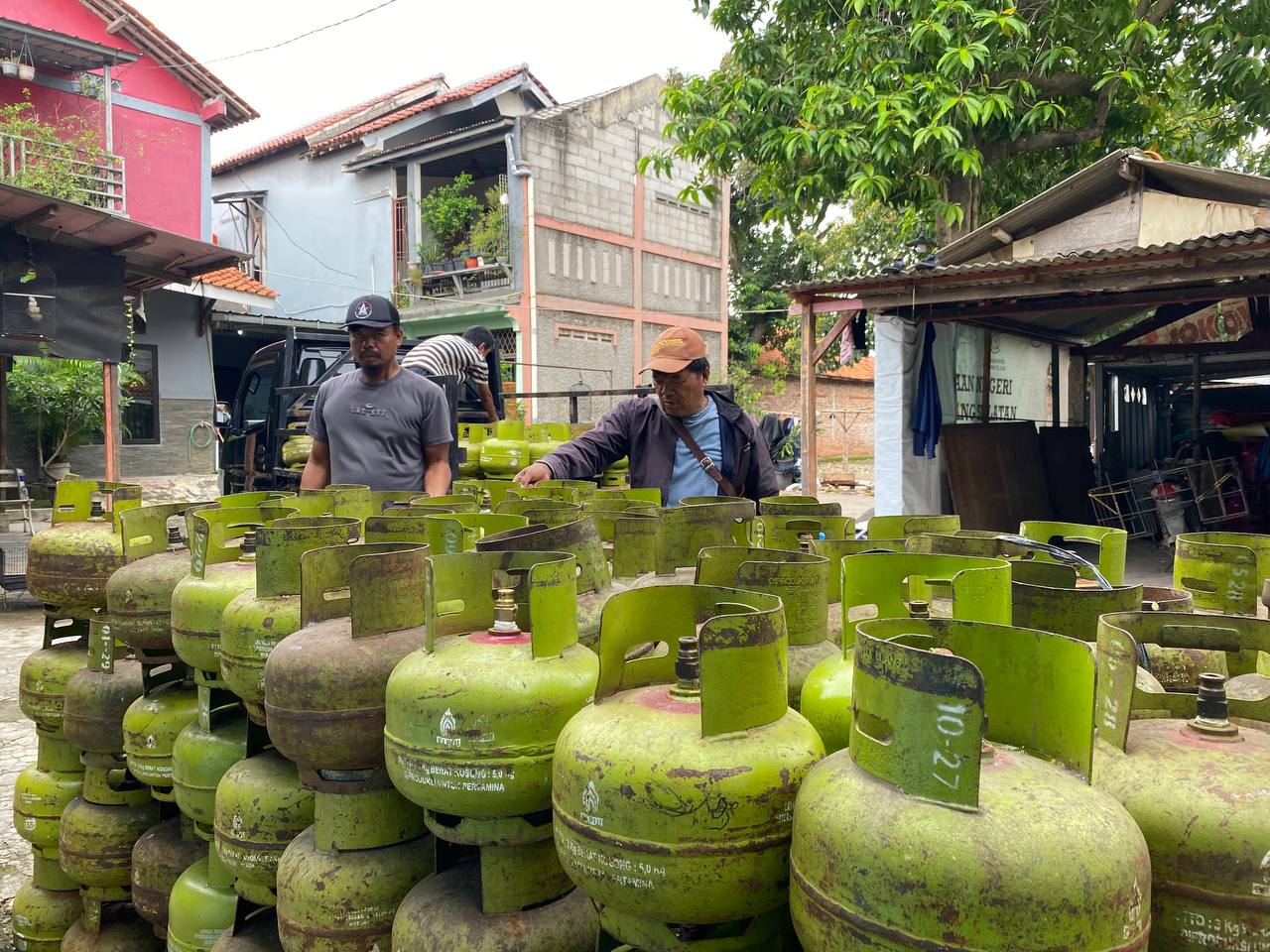 TABUNG GAS-Pemkot Tangsel pastikan stok gas elpiji 3 kg di Kota Tangsel aman.