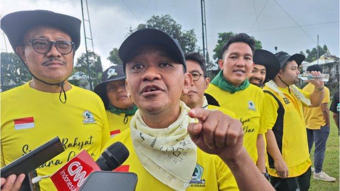 Ketum Golkar Bahlil saat mengikuti outbond di Bogor. Foto : Ist