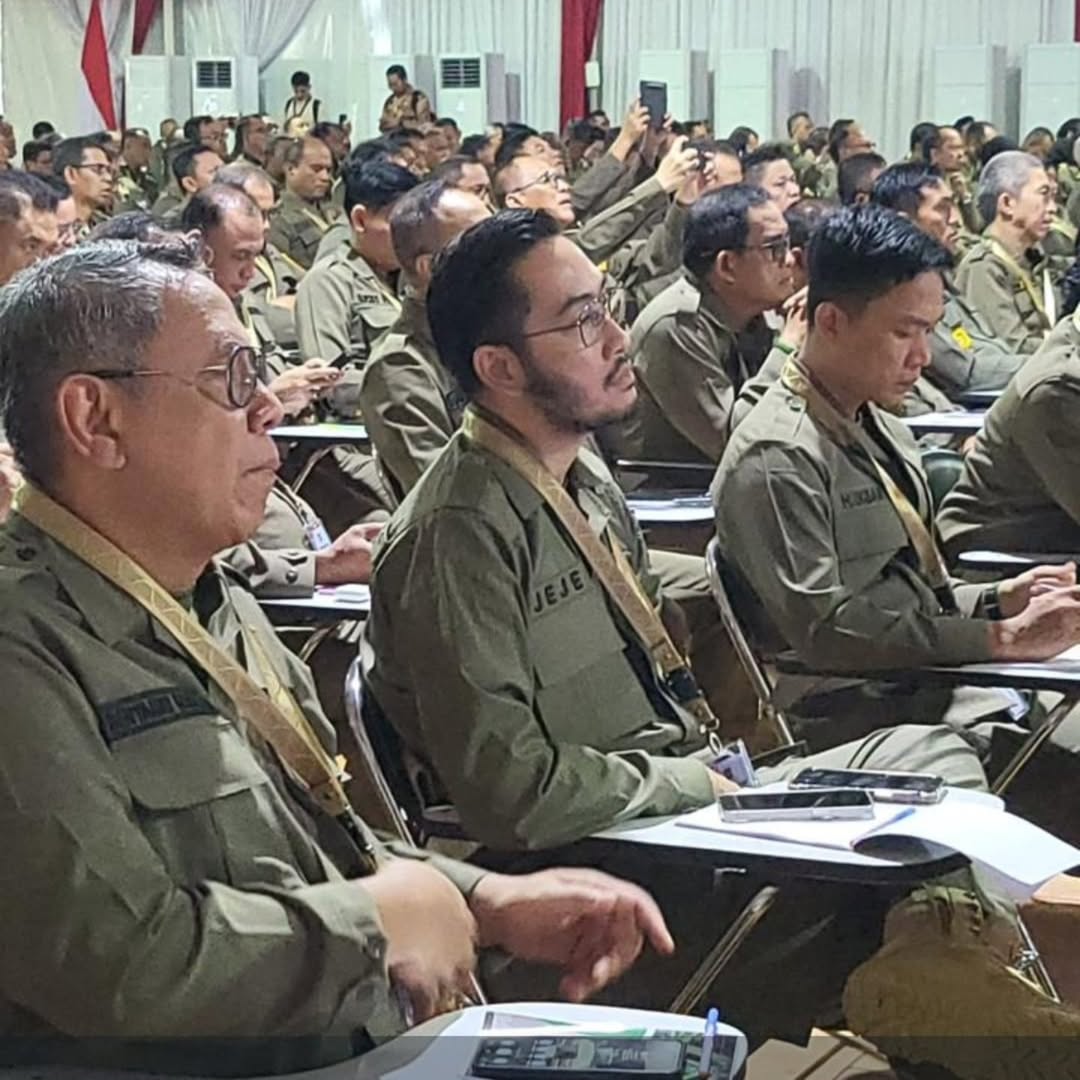 Momen saat Wali Kota Tangsel, Benyamin Davnie bersama Bupati Bandung Barat, Ritchie Ismail atau dikenal Jeje dalam salah satu rangkaian Retreat Kepala Daerah di Magelang, Sabtu (21/2)