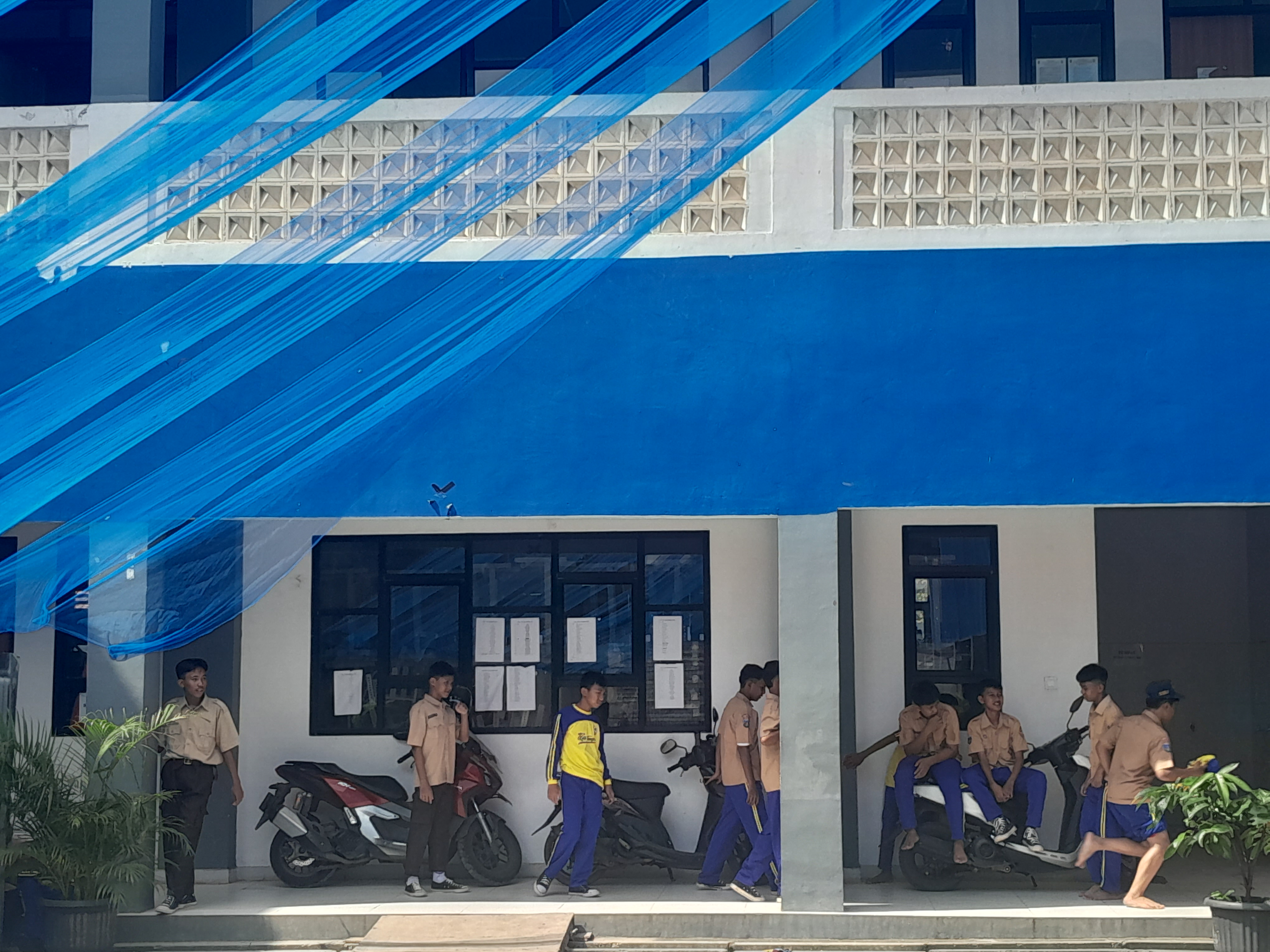 Pembangunan gedung SMP Negeri 34 Kota Tangerang belum kelar.