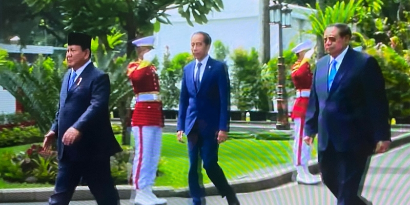 Presiden Prabowo, Jokowi dan Susilo Bambang Yudhoyono hadir pada acara peluncuran Danantara di Istana Merdeka, Senin 24-22025. Foto : Ist