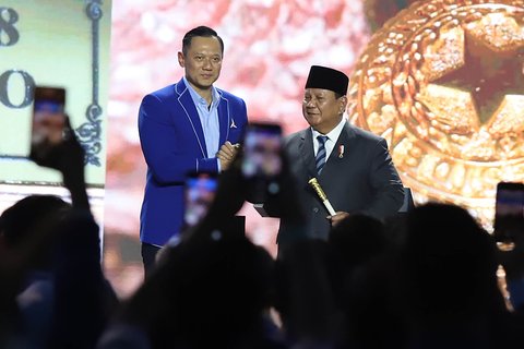 Ketum Demokrat Agus Harimurti Yudhoyono (kiri) bersama Presiden Prabowo. Foto : Ist