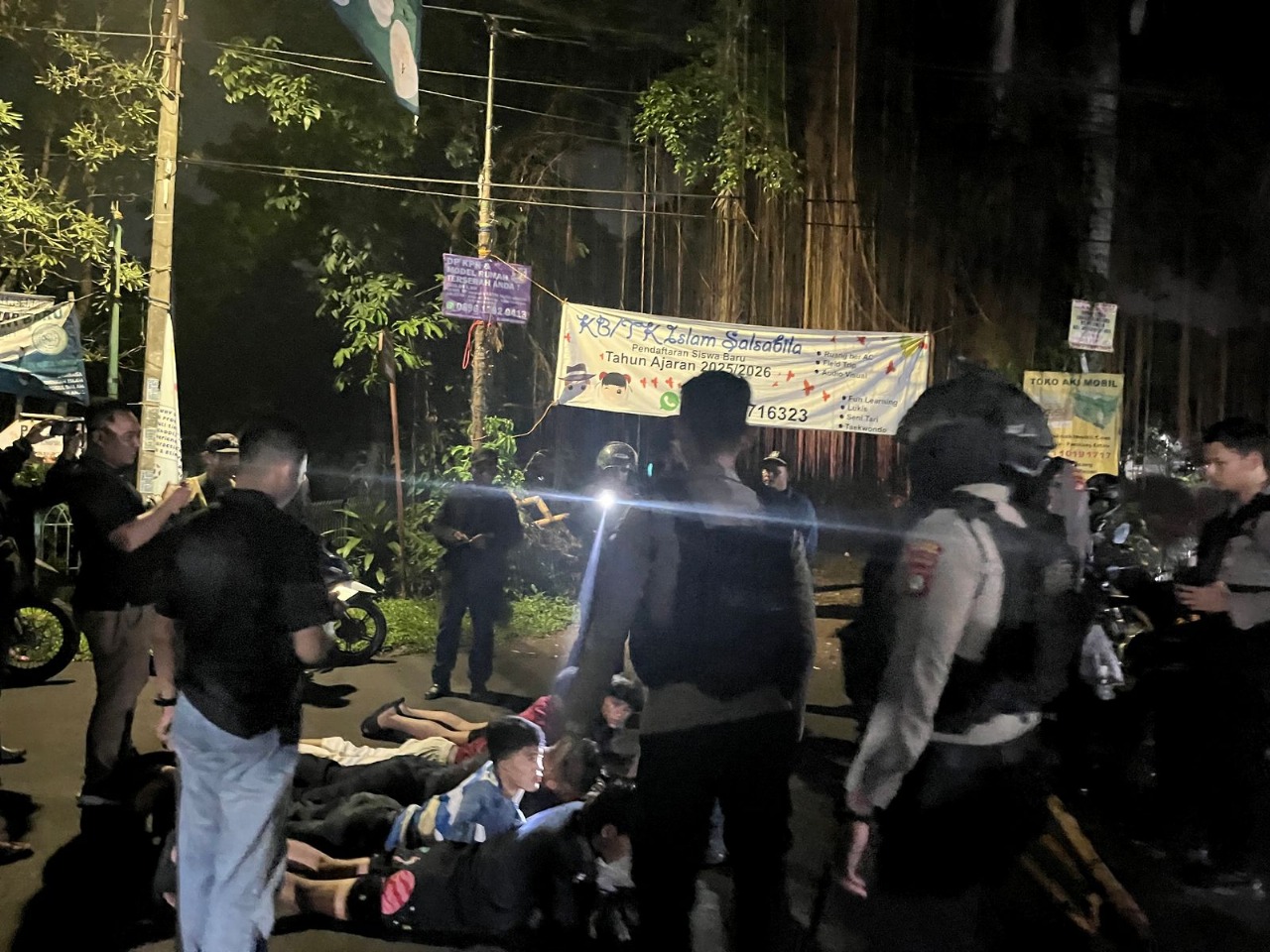 Tim Polres Tangsel saat gelar patroli malan mengamankan enam remaja yang diduga akan lakukn tawuran. (dra)