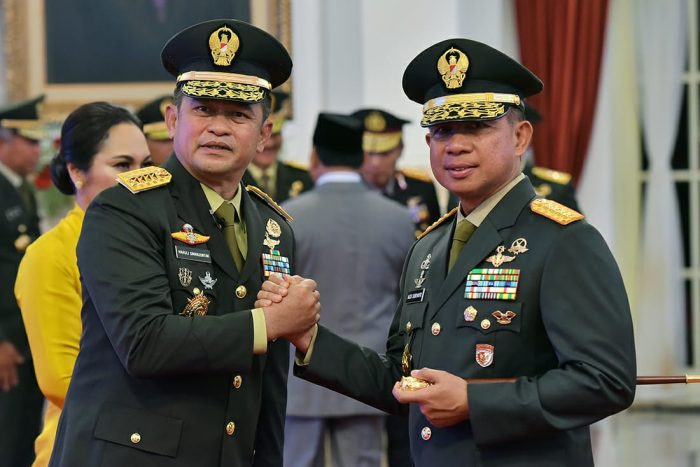 Panglima TNI Jenderal Agus Subiyanto (kanan) dan KASAD Jenderal Maruli Simanjuntak (kiri) Foto : Ist Foto : Ist