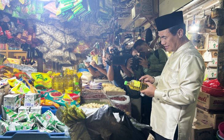 Mentan Amran Sulaiman ketika sidak di Pasar Lenteng Agung, Jakarta Selatan. Foto : Ist