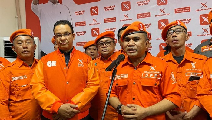 Anies Baswedan (no 2 dari kiri) saat peluncuran Ormas Gerakan Rakyat. Foto : Ist