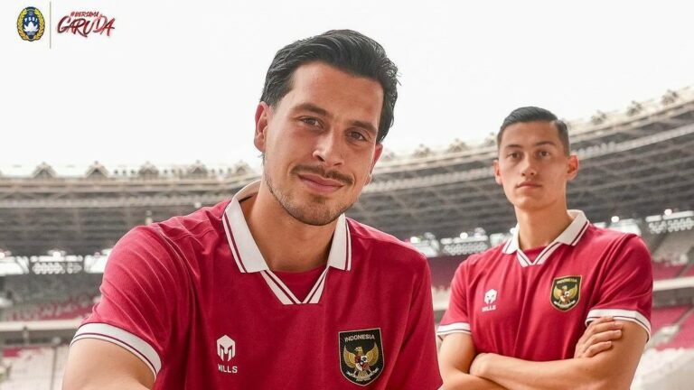 Pemain naturalisai Tom Haye (kiri) Bersama Idzez (kanan). Foto : IG