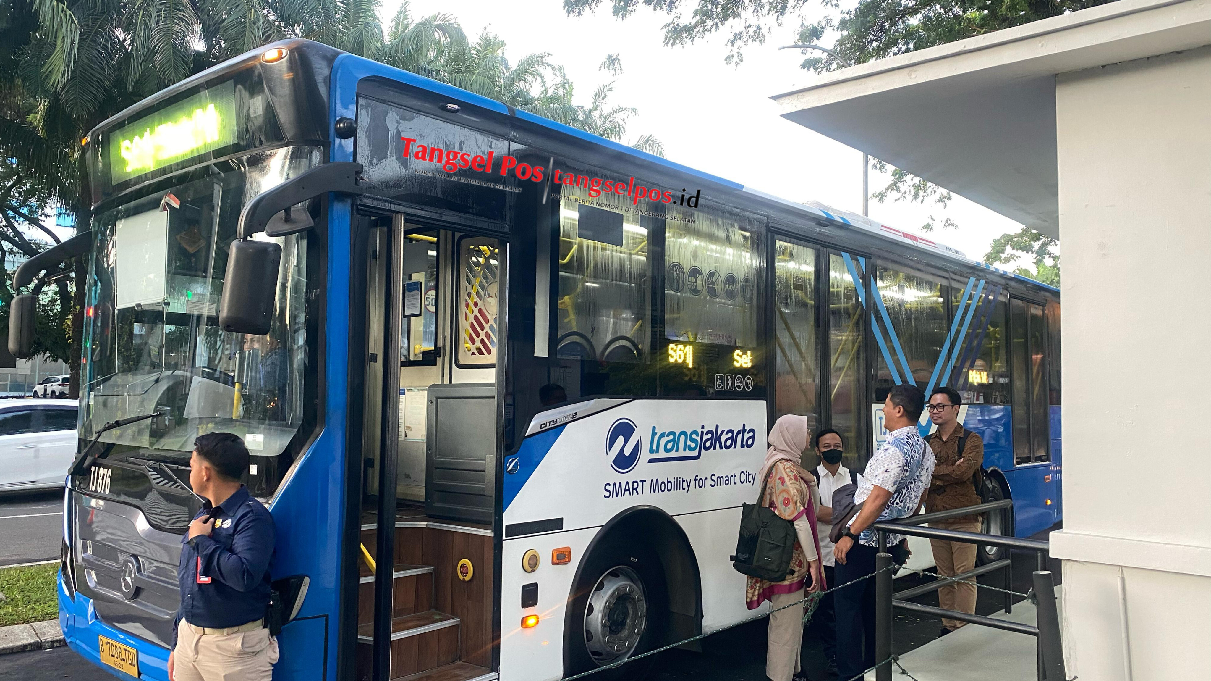 Peresmian rute baru transjabodetabek berlangsung hari ini di Halte Flavour Bliss, Alam Sutera, Kamis (24/4). (tangselpps.id/tristan)