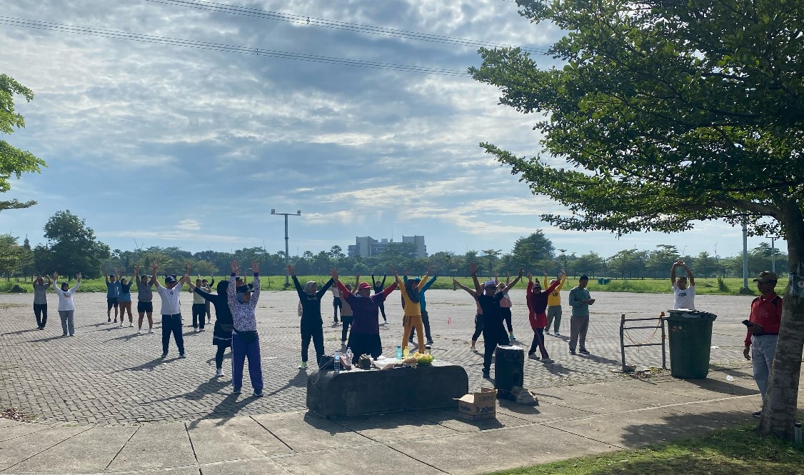 Warga BSD Hidup Sehat dengan Senam Pagi di Pasar Modern Intermoda Foto : Trisan/TP