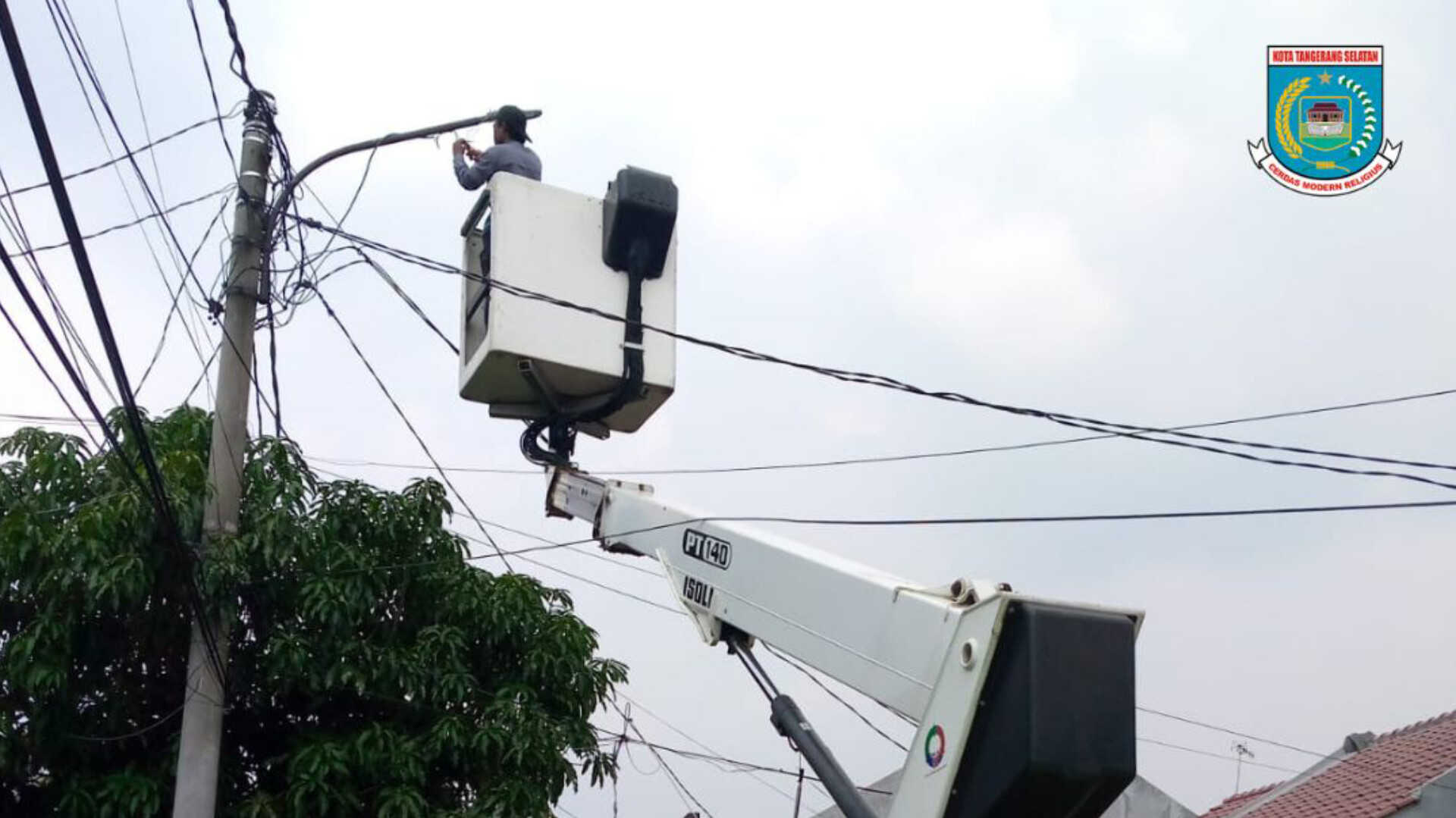 65 Ribu Titik PJU Tersebar di Sudut Jalanan Tangsel, Dishub Siagakan Pemeliharaan Rutin Sebanyak 65.259 lampu penerangan jalan umum (PJU) terpasang hampir di seluruh sudut jalanan Kota Tangerang Selatan. (Ist)