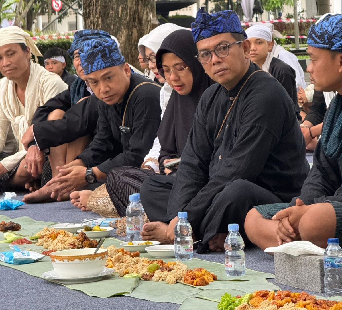 Andra Soni Mumuluk Bareng Masyarakat Baduy Foto : Humas Pemprov