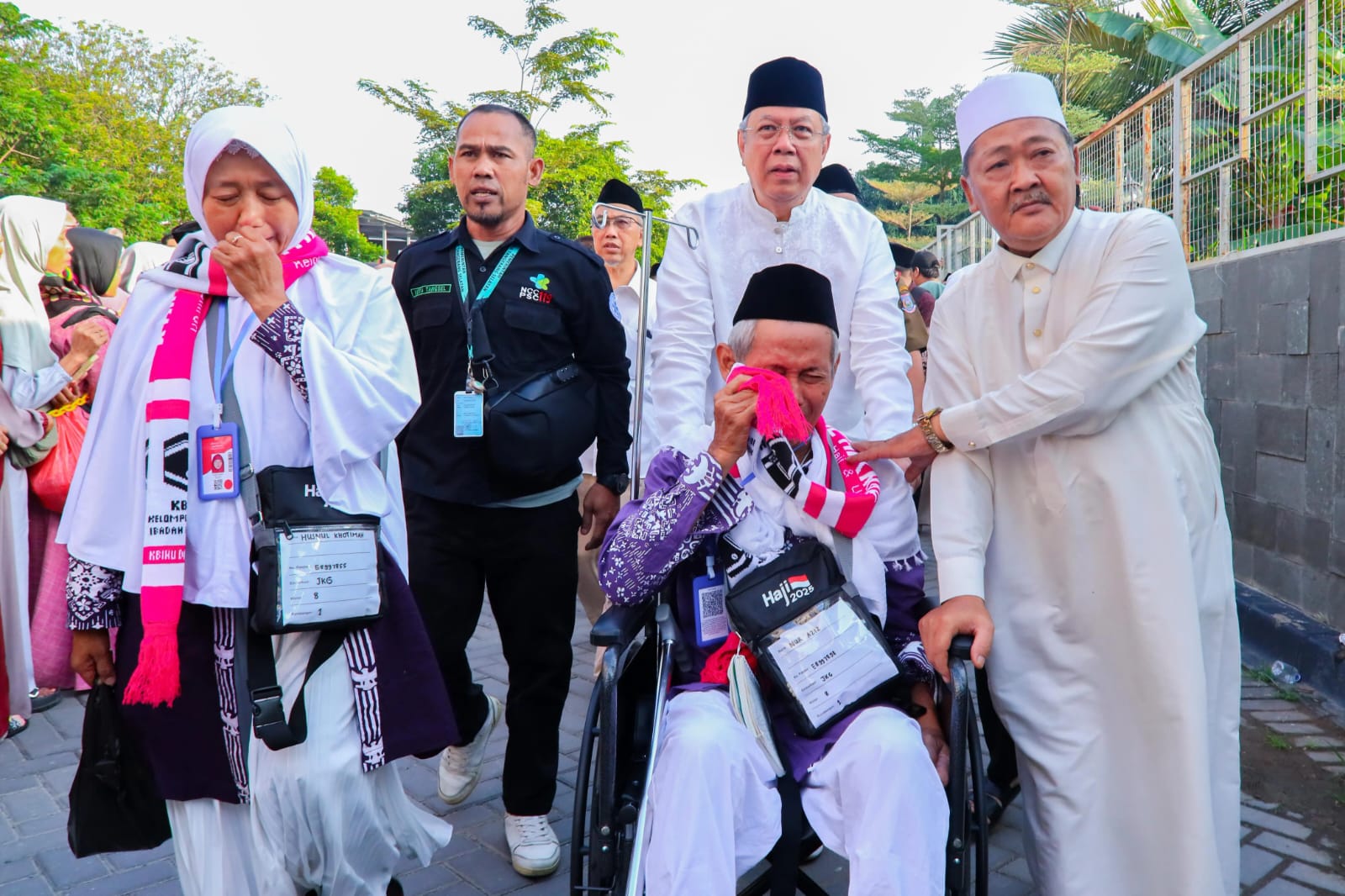 Benyamin Lepas 393 Jemaah Haji Kloter Pertama Asal Tangsel ke Tanah Suci Foto : Ist