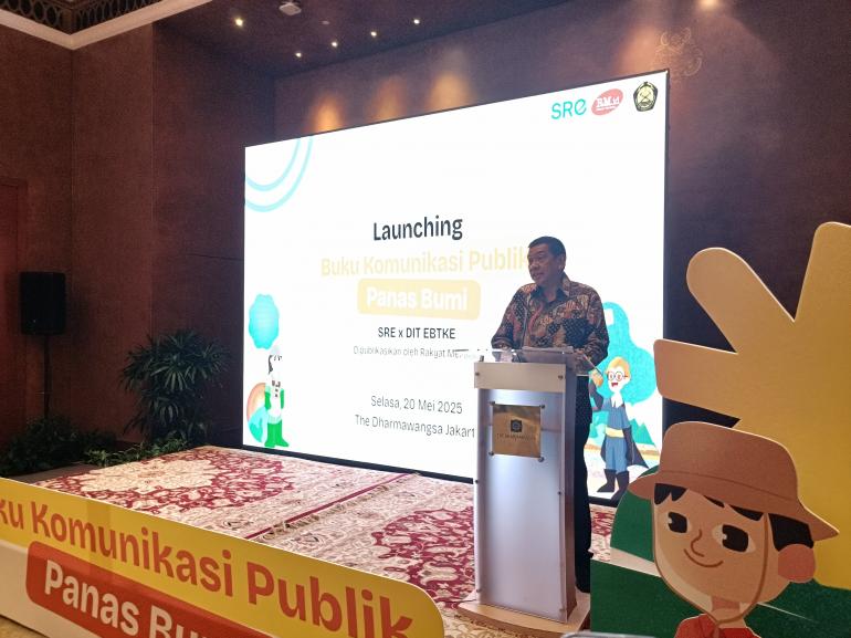 Buku Panas Bumi Diluncurkan CEO Rakyat Merdeka Group Kiki Iswara saat memberikan sambutan. Foto : Ist