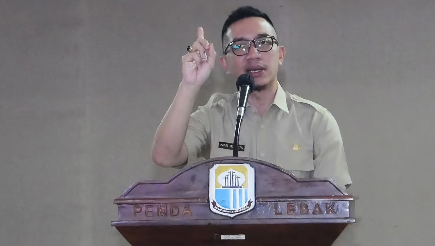 Bupati Hasbi Ingatkan Kepsek Tak Pungli Bupati Kabupaten Lebak Hasbi Asyidiki Jayabaya sedang memberikan arahan di acara pembinaan Kepsek baik tingkat TK, SD, dan SMP se-Kabupaten Lebak, di Aula Multatuli, Setda Lebak, Selasa (6/5).