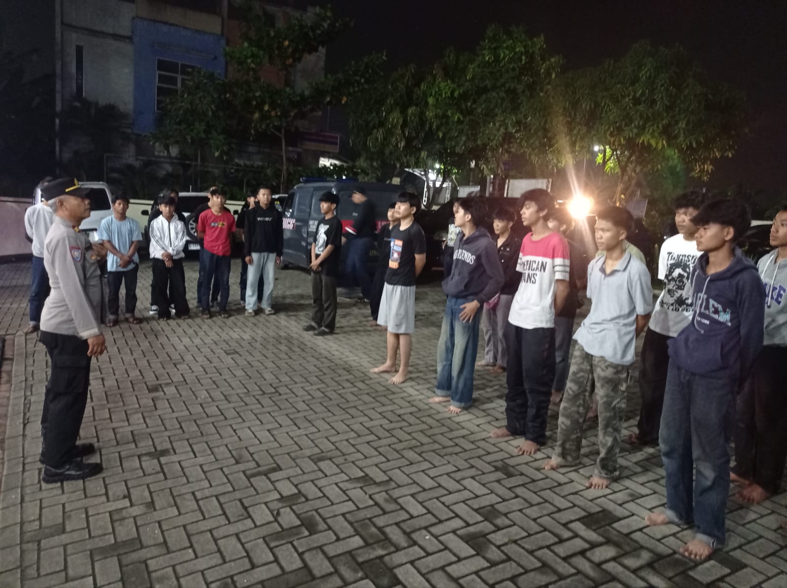 Diduga Hendak Tawuran, Polsek Cisauk Amankan Sejumlah Remaja Bawa Bom Molotov Foto : Ist