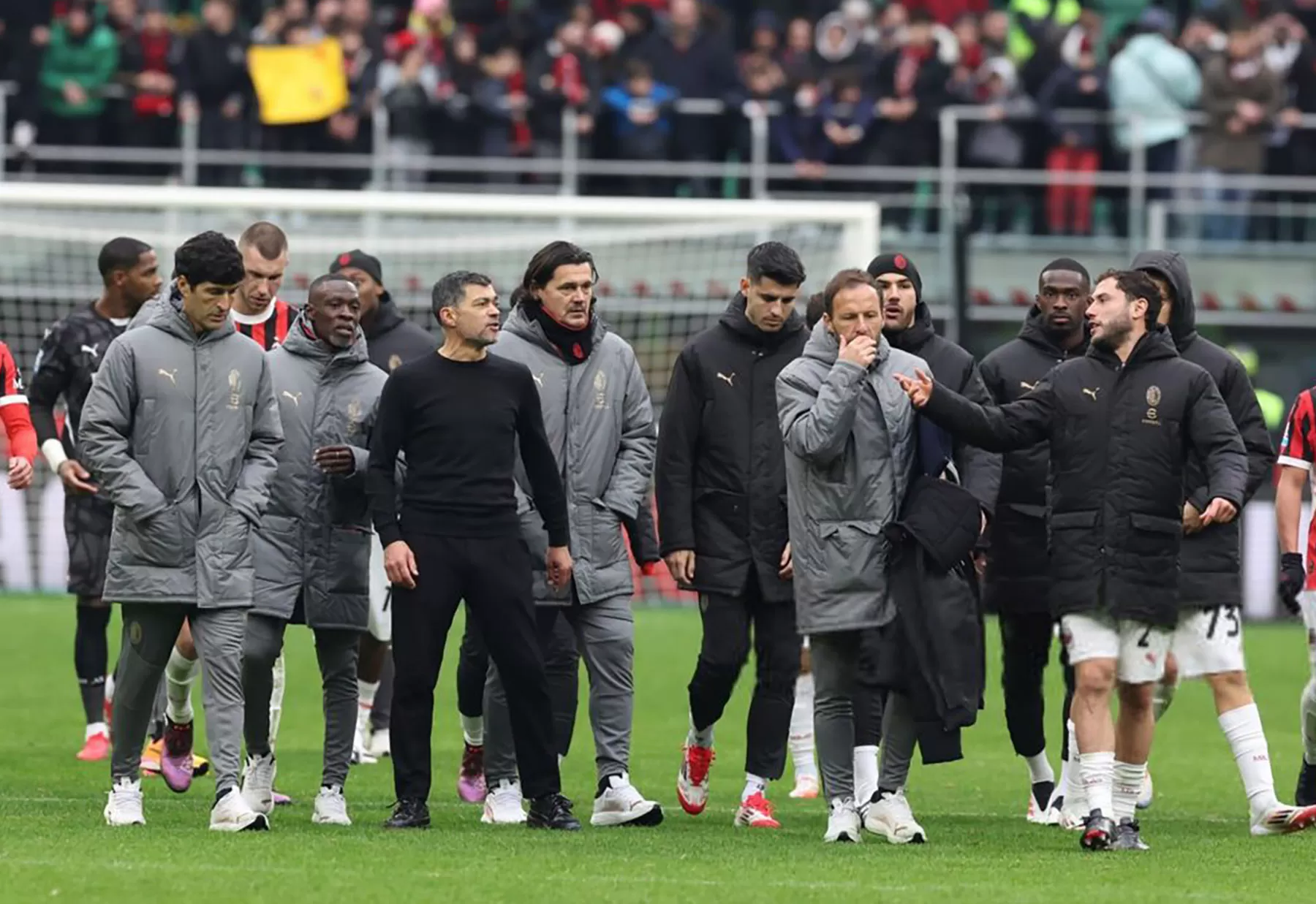Gagal Bawa AC Milan Juara Liga Italia, Pelatih Sergio Conceicao Dipecat Skuad AC Milan. Foto : Ist