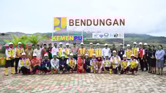 Gibran Tinjau Bendungan Mbay/Lambo, Minta Proyek Rampung Tepat Waktu Wapres Gibran pada peresmian Bendungan Mbay/Lambo di NTT. Foto : Ist