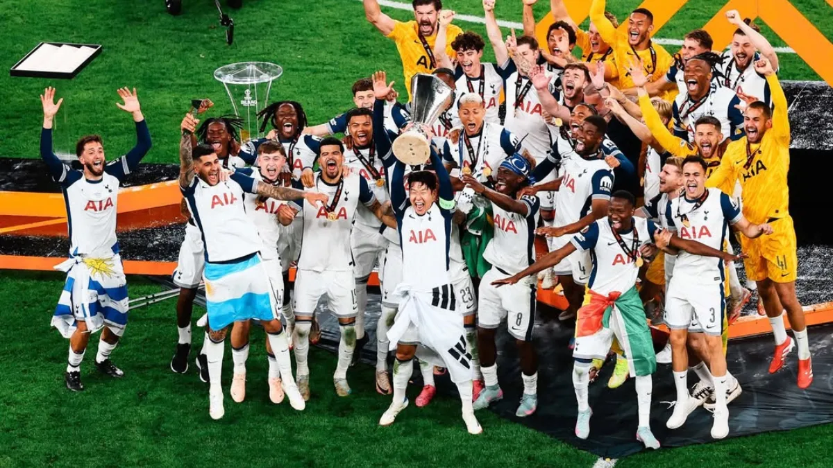 Juara Liga Eropa, Tottenham Hotspur Lebih Bagus Dari MU Selebrasi skuad Tottenham Hotspur usai merebut Liga Eropa. Foto : Ist