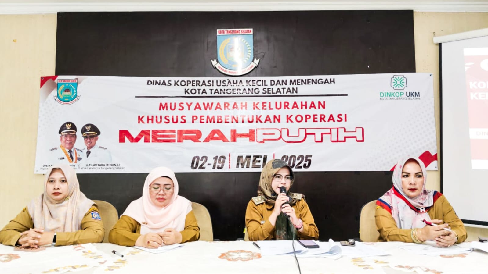 Kelurahan Cipayung Gelar Musyawarah Menuju Pembentukan Koperasi Merah Putih Kegiatan Musyawarah Kelurahan Khusus Pembentukan Koperasi Merah Putih yang berlangsung di aula Kantor Kelurahan Cipayung, Ciputat, Tangerang Selatan (Tangsel), Selasa (6/6). (tangselpos.id/rmn)