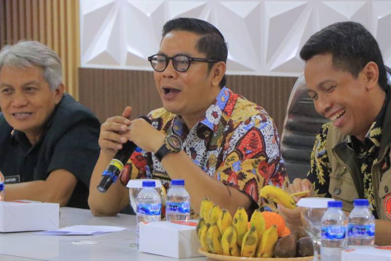 Maryono Bangun Budaya Siaga Lewat Kelurahan Tangguh Bencana Wakil Wali Kota Tangerang, Maryono Hasan, saat membuka kegiatan Pelayanan Pencegahan dan Kesiapsiagaan Terhadap Bencana serta Sosialisasi dan Pelatihan Kelurahan Tangguh Bencana, yang digelar di Kantor Kelurahan Sudimara Jaya, Kecamatan Ciledug, Kamis (15/5).