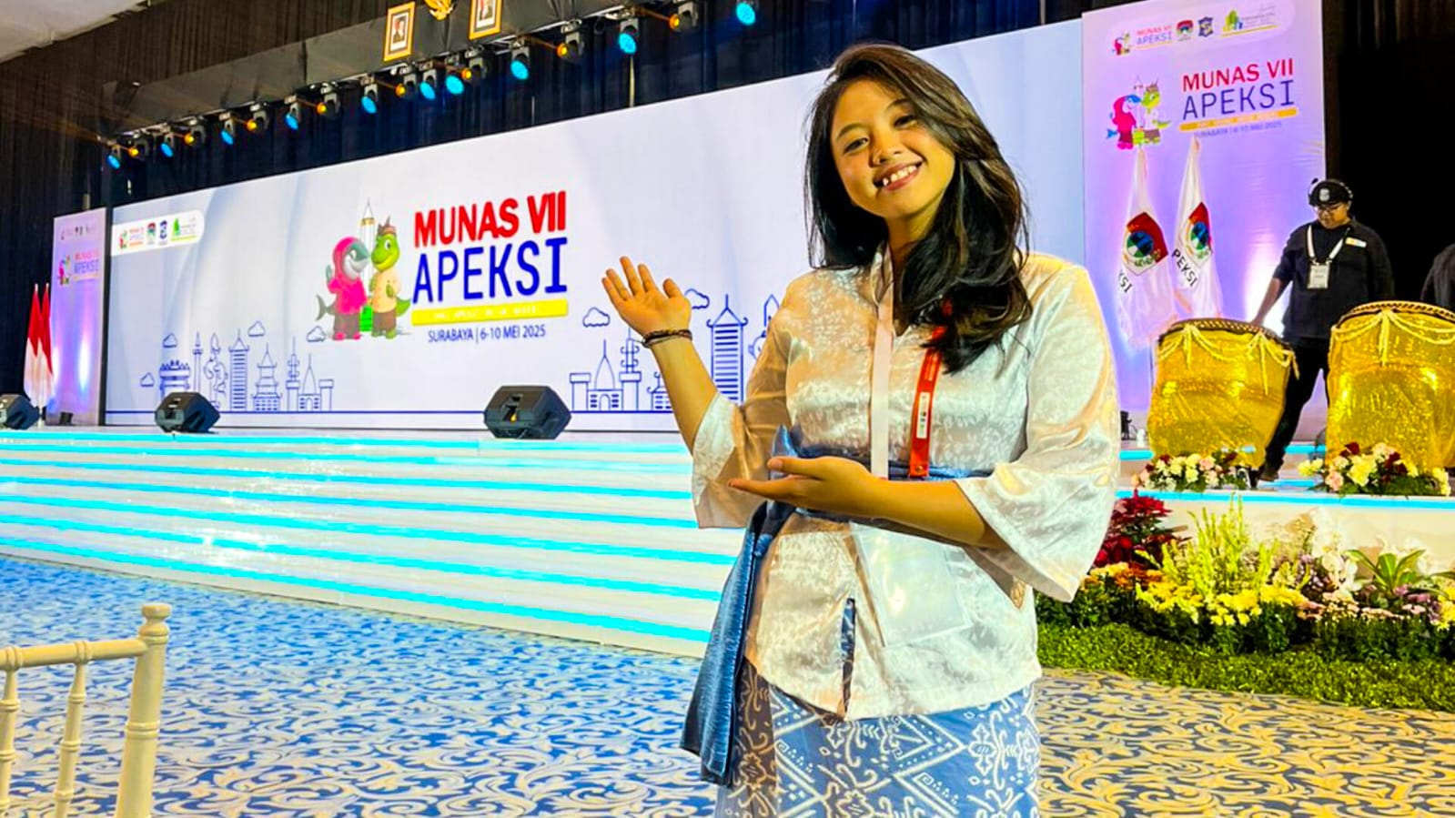 Membanggakan! Nadira Pemudi Asal Tangsel Raih Best Delegate YCC 2025 Nadira Pemudi Asal Tangsel Raih Best Delegate YCC 2025 saat kegiatan Apeksi ke-7 di Surabaya, Kamis (8/5). (Ist)