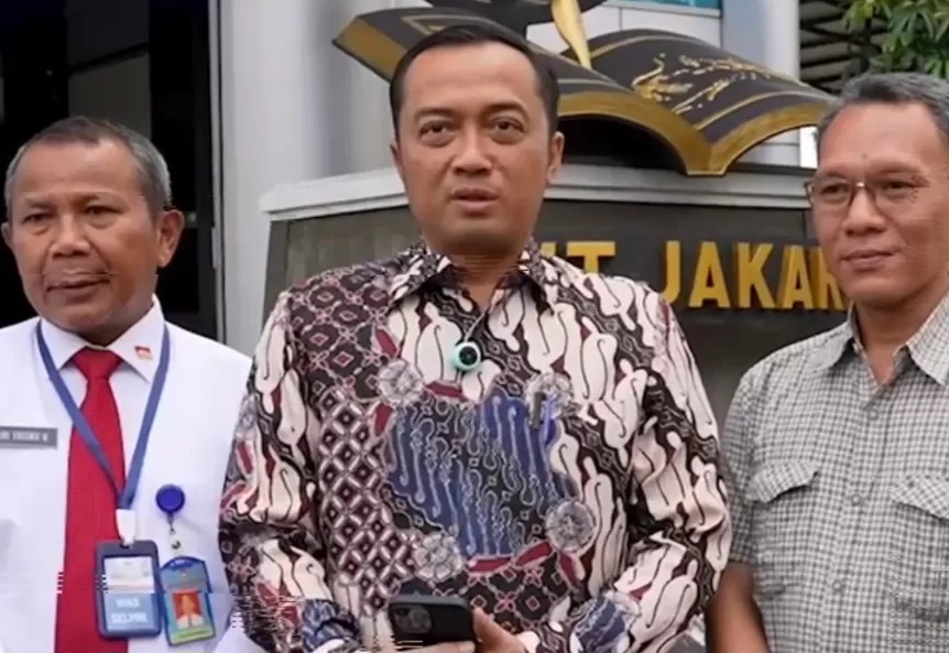 Mensesneg Dan Kepala PCO Kini Mulai Atraktif Menteri Sekretaris Negara Prasetyo Hadi (tengah). Foto : Ist