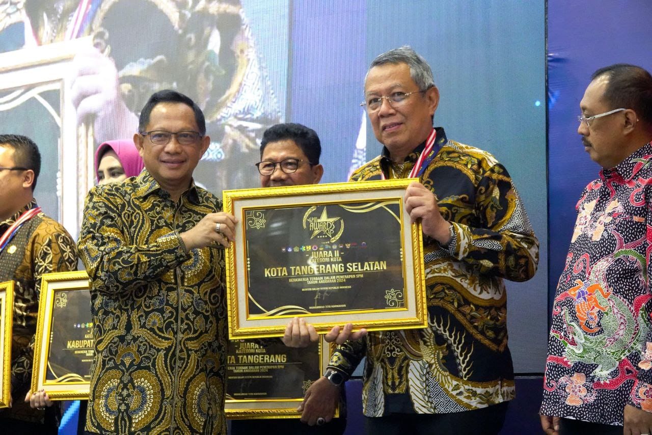 Pemkot Tangsel Raih Penghargaan Berkinerja Terbaik Penerapan SPM dari Kemendagri Foto : Ist