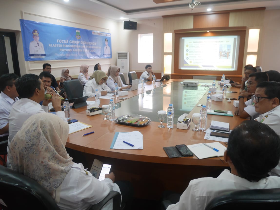 Pemprov Banten Ambil Alih Penanganan Korban Banjir di Lebakgedong Focus Discussion (FGD) Group Klaster Pengungsian dan Perlindungan di Kantor Dinas Sosial (Dinsos) Provinsi Banten, di KP3B Curug, Kota Serang, Rabu (20/5/2025) siang.(Ari Supriadi-tangselpos.id)