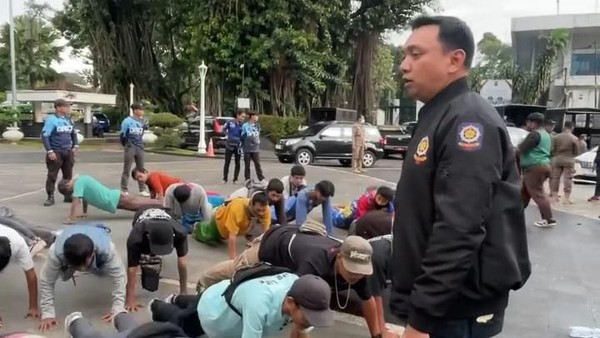 Satpol PP Kota Bogor Amankan Puluhan Pengamen yang Meresahkan, Ada yang Bawa Narkotika Foto : Ist