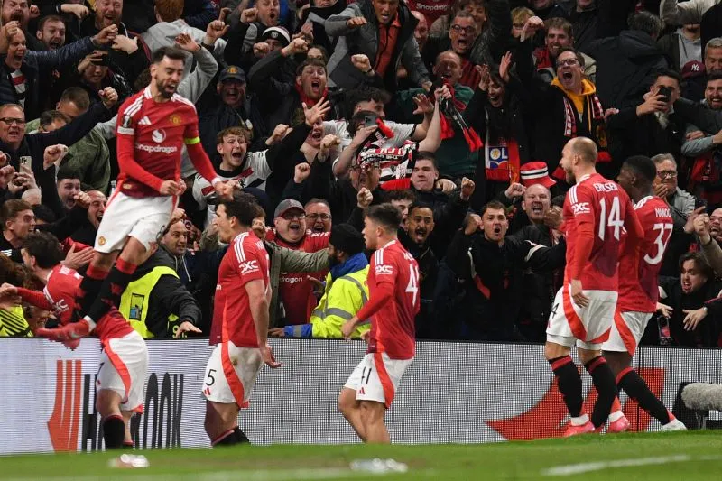 Setan Merah Bantai Athletic Club 4-1, MU Ke Puncak Liga Europa Selebrasi skuad MU usai menang 4-1 dari Athletic Club. Foto : Ist