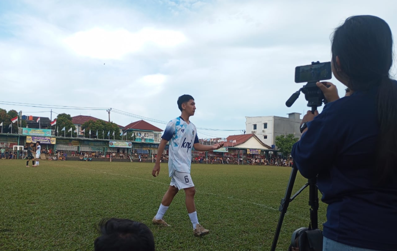 Sukses Lewati Tuan Muda, KNPI Serut Gamang Bertemu Dejan FC Kapten KNPI Serut, Rico Marleve digantikan Reza di menit 10 babak pertama. (ist).