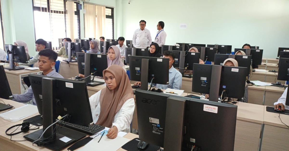 6.685 Calon Mahasiswa Ikuti Ujian Masuk PTKIN Sebanyak 6.685 peserta seleksi mengikuti Ujian Sistem Seleksi Elektronik Ujian Masuk Perguruan Tinggi Keagamaan Islam Negeri (SSE UM-PTKIN) Tahun 2025 di lokasi ujian UIN Syarif Hidayatullah Jakarta.