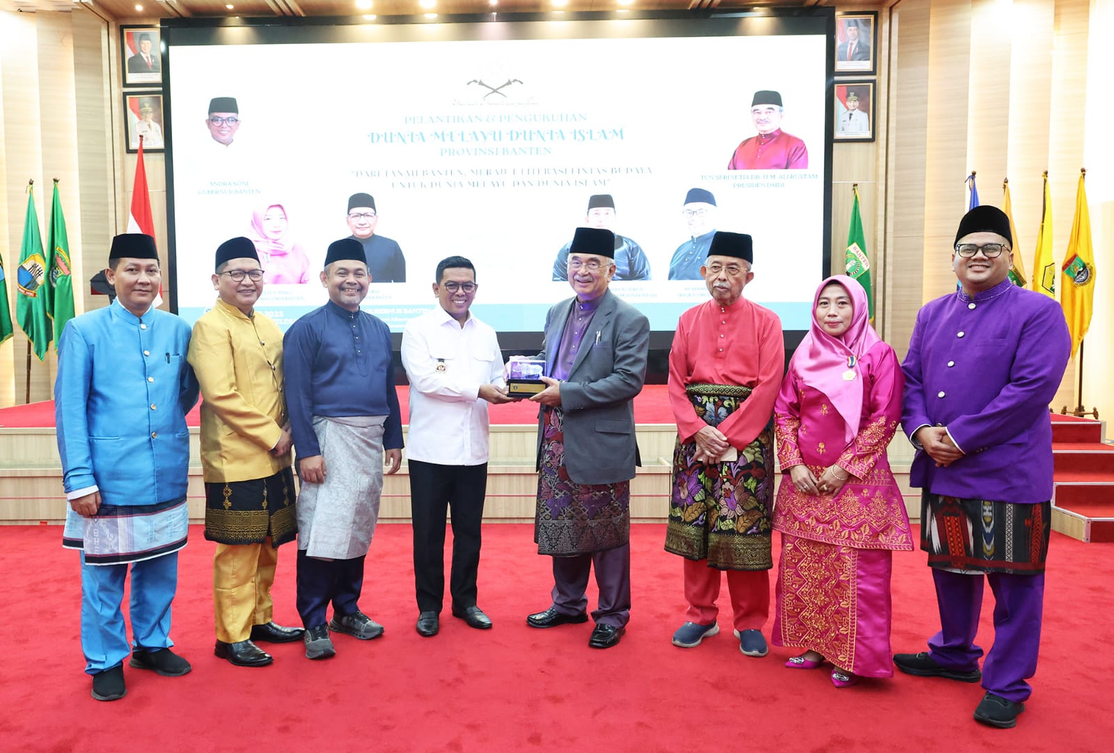Andra Soni Hadiri Pelantikan Pengurus DMDI Banten Pelantikan dan Pengukuhan Dunia Melayu Dunia Islam (DMDI) Provinsi Banten Masa Bakti 2025-2028. Foto : Ist