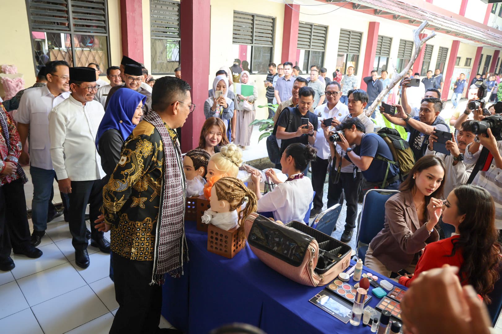 Andra Soni Luncurkan Program Sekolah Swasta Gratis Foto : Ist
