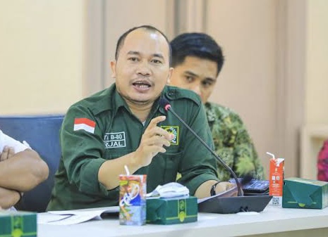 Anggota DPRD Kabupaten Lebak dari Fraksi PKB Rijal, sedang melakukan rapat di Gedung DPRD Lebak, beberapa waktu lalu.