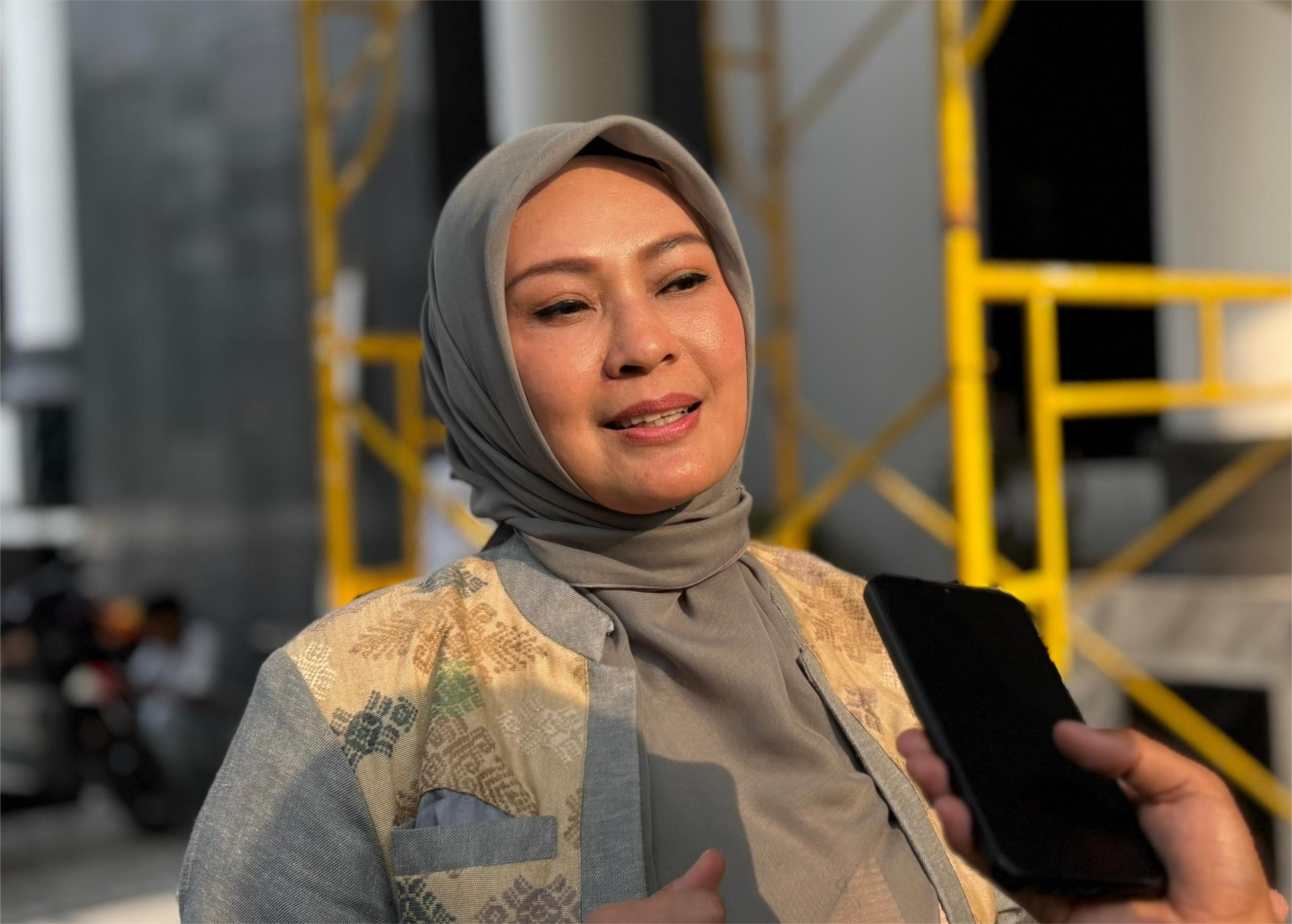 Ketua DPW PAN Banten, Irna Narulita, saat menyampaikan keterangan pers di Gedung DPRD Pandeglang, Jumat (13/6/2025).(Istimewa)