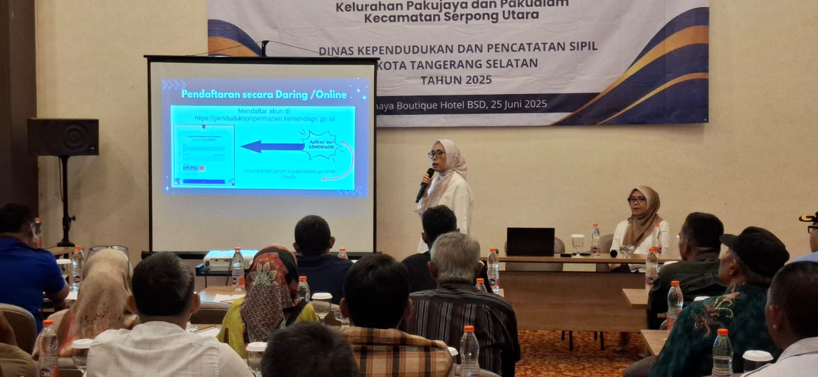 Disdukcapil Lakukan Sampling Pendataan Penduduk Non Permanen di Dua Kelurahan Sosialisasi rapat pendataan penduduk non permanen di Serpong,Rabu (25/6). (tangselpos.id/irm)