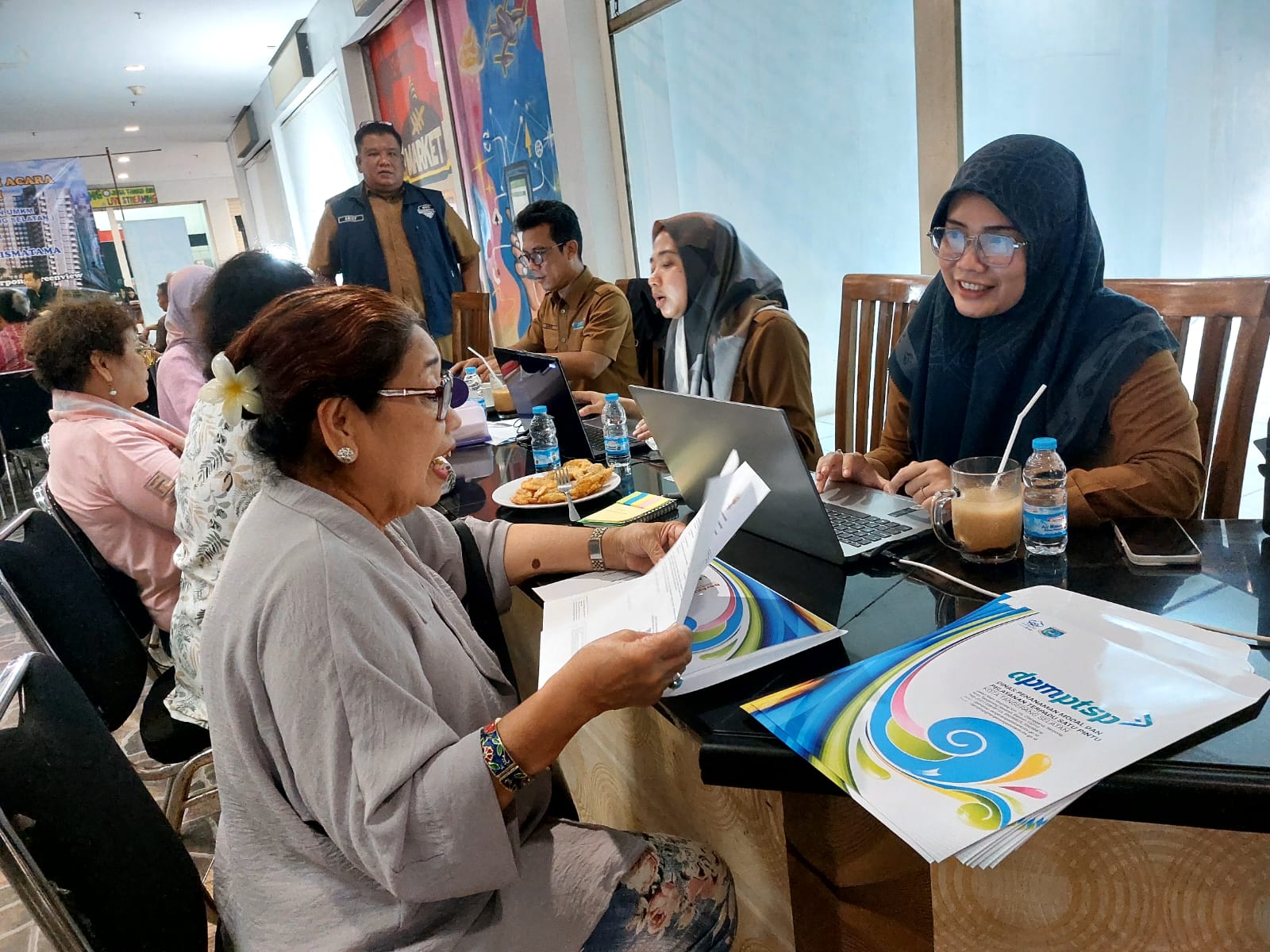DPMPTSP Buka Layanan Jemput Bola Pembuatan NIB di Apartemen Serpong DPMPTSP Tangsel membuka layanan pembuatan izin Nomor Induk Berusaha (NIB) di Apartemen Greenview, Serpong, Selasa (10/6). (tangselpos.id/rmn)