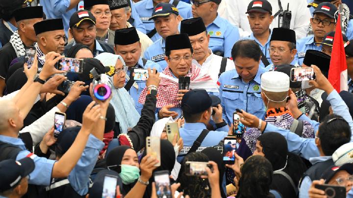 Haji 2025 Lancar, Jamaah Yang Meninggal Turun Menang Nazaruddin saat konferensi pers di Makkah. Foto : Ist