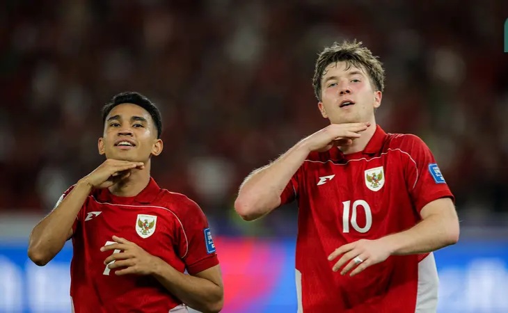Indonesia Menang Atas Cina 1-0, Romeny Lagi-lagi Buat Gol! Ole Romeny (kanan) pencetak gol untuk Timnas. Foto : Ist