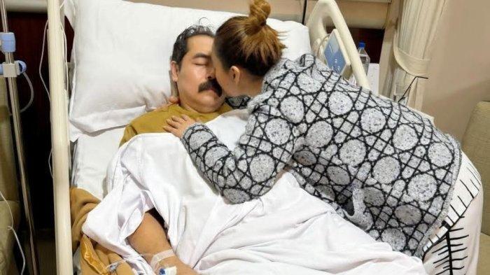 Inul: Kondisi Mas Adam Sudah Melek, Tapi Suara Masih Serak Foto : IG
