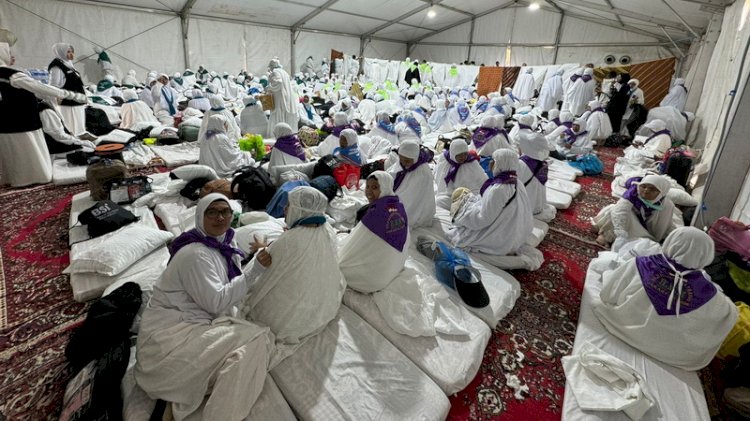 Jelang Puncak Haji, Jemaah Dihimbau Persiapkan Diri Secara Maksimal Jamash haji di Arafah. Foto : Ist