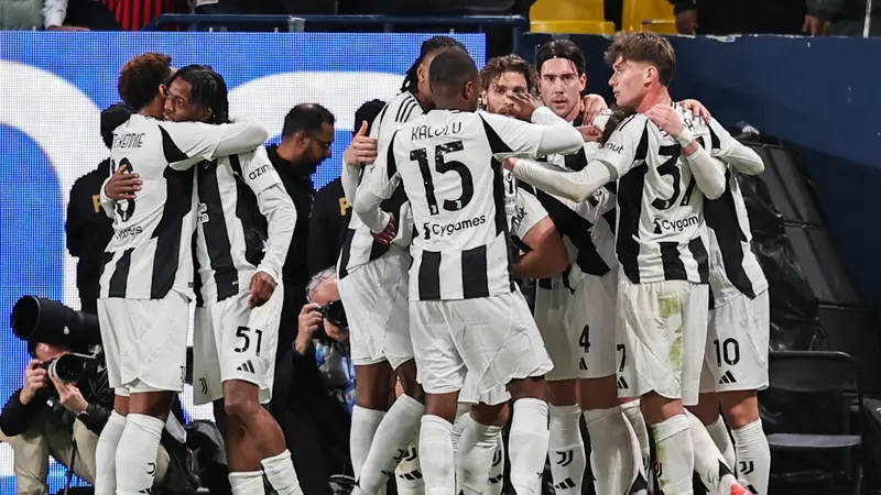 Juventus Pesta Gol 5-0, Kalahkan Al Ain di Piala Dunia Antarklub 2025 Selebrasi skuad Juventus usai menang 5-0 dari An Ain. Foto : Ist