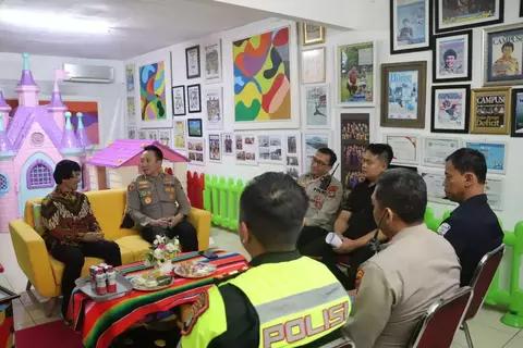 Kak Seto Terus Dorong Program Sparta Tingkat RT Momen Kapolres Tangsel AKBL Victor Inkiriwang saat lakukan kunjungan ke kediaman Kak Seto, di Ciputat Timur.