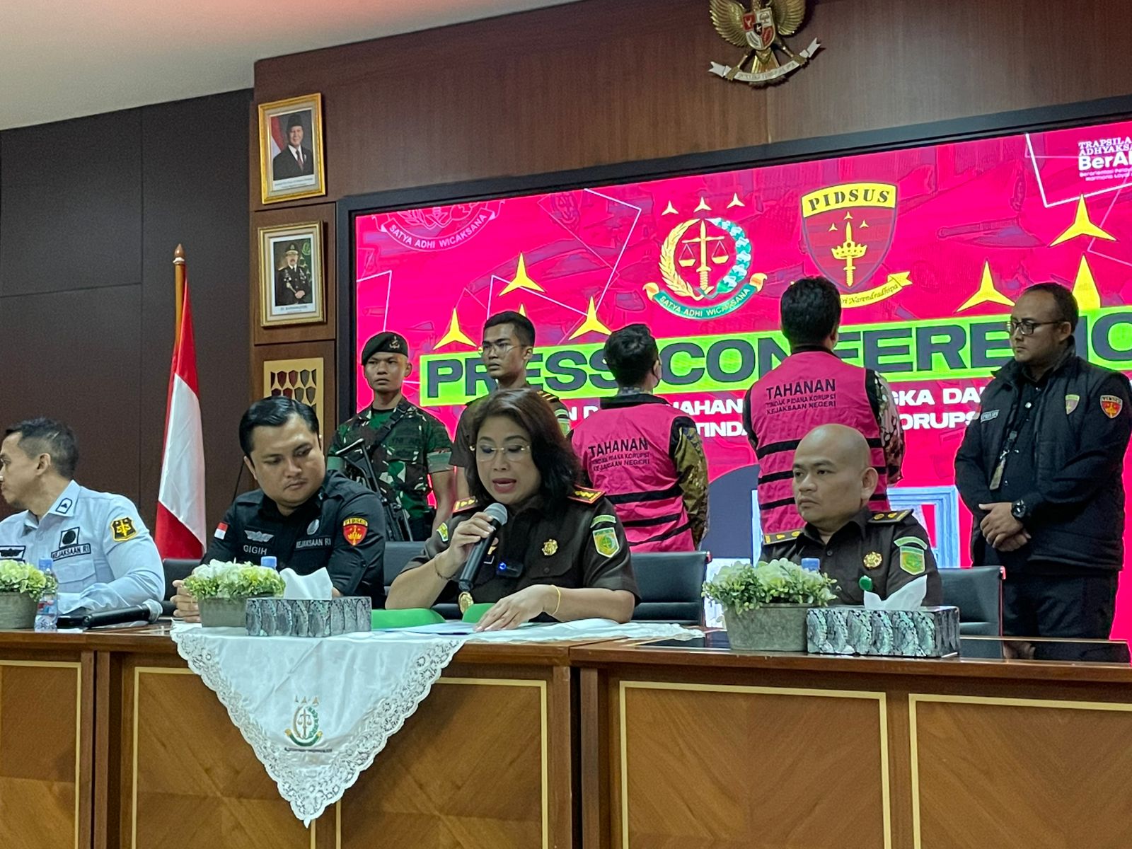 Kasus Kredit Fiktif Rugikan Negara Rp 10 M Kejari Kota Tangsle ungkap kasus kredit fiktif yang dilakukan salah satu bank BUMN.