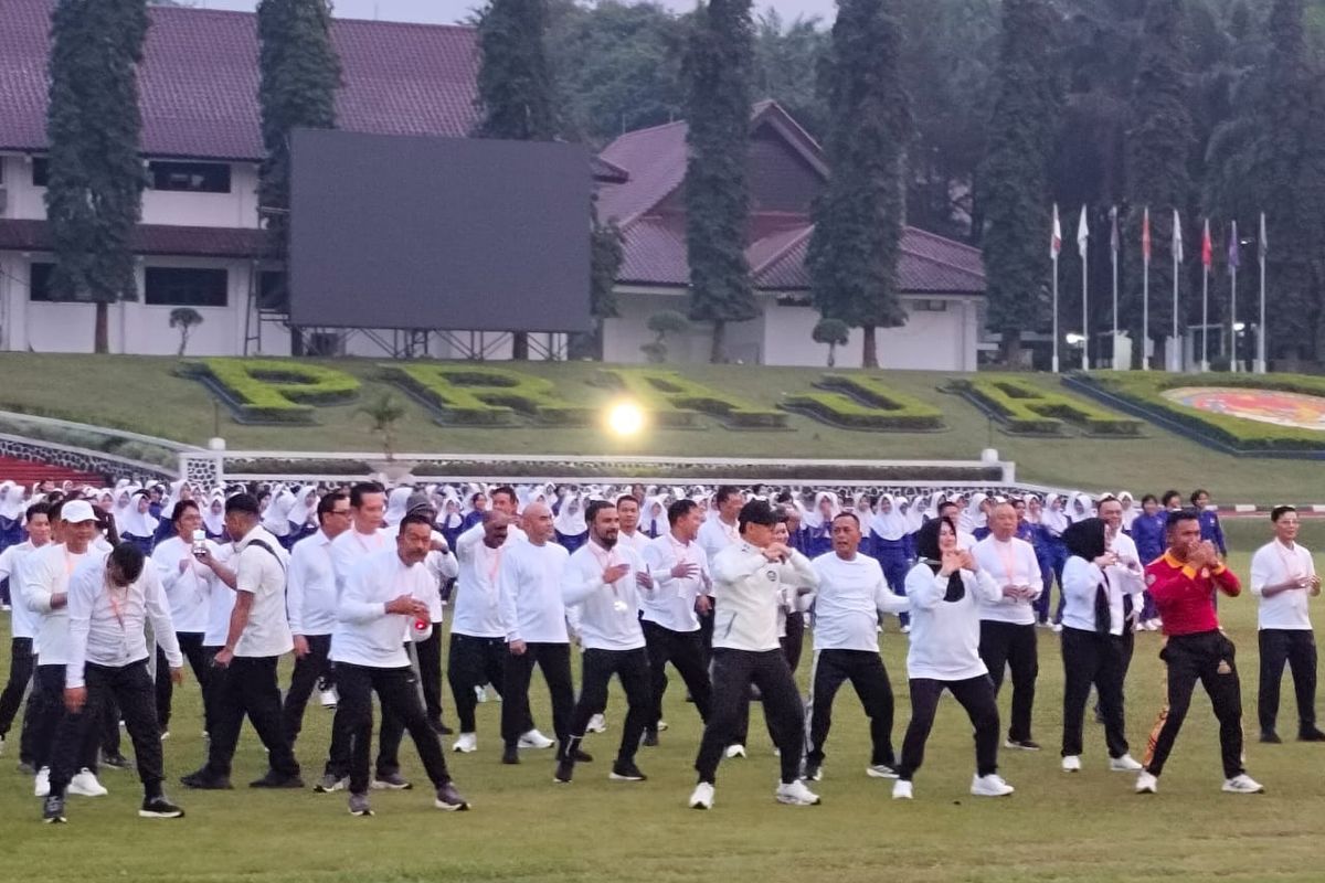 Kemendagri Gelar Kembali Retret Sesi 3 Untuk Sekda Seluruh Indonesia Senam bersama peserta retret 2 di Kampus IPDN Bandung. Foto : Ist