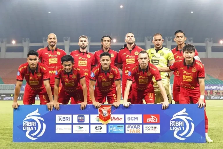 Kiper Carlos Eduardo Masih Merumput Bersama Persija Skuad Persija. Foto : Ist