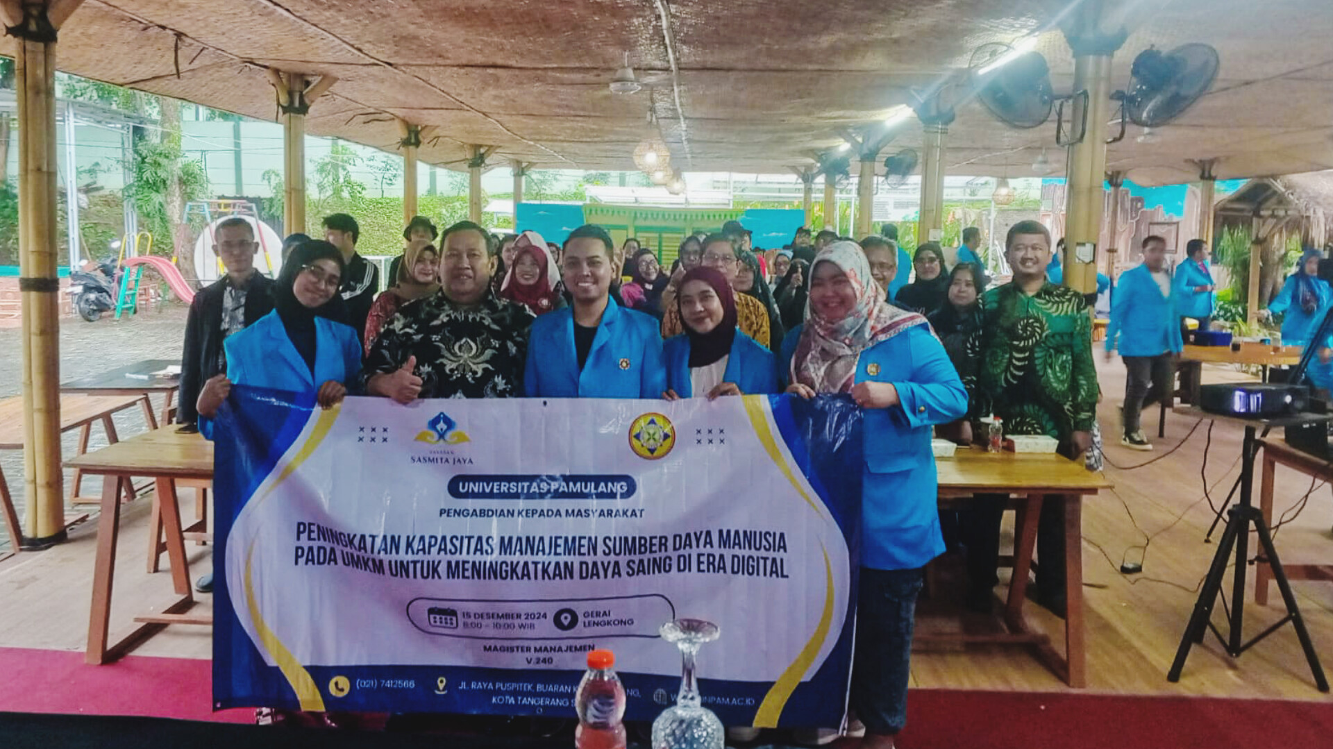 Mahasiswa Unpam Latih Pelaku Usaha Tangsel Menguasai Dunia Digital Program Pascasarjana Magister Manajemen Universitas Pamulang yang menggagas pelatihan langsung bagi pelaku usaha di Gerai Lengkong, Serpong Utara, Kota Tangerang Kamis (26/06/2025). (Ist)