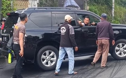 Mobil Terobos One Way di Puncak Tabrak Polisi, Pengemudinya Dicari! Foto : Ist